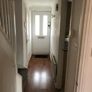 Lovely 3 Bed Semi Detached House With Off Street Parking Located In A Quiet Close London
