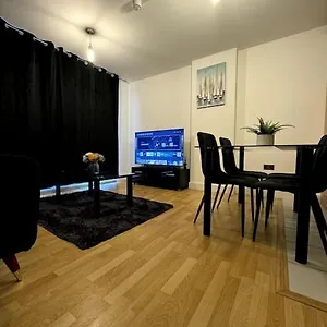 Two Bedrooms Flat In Stratford London